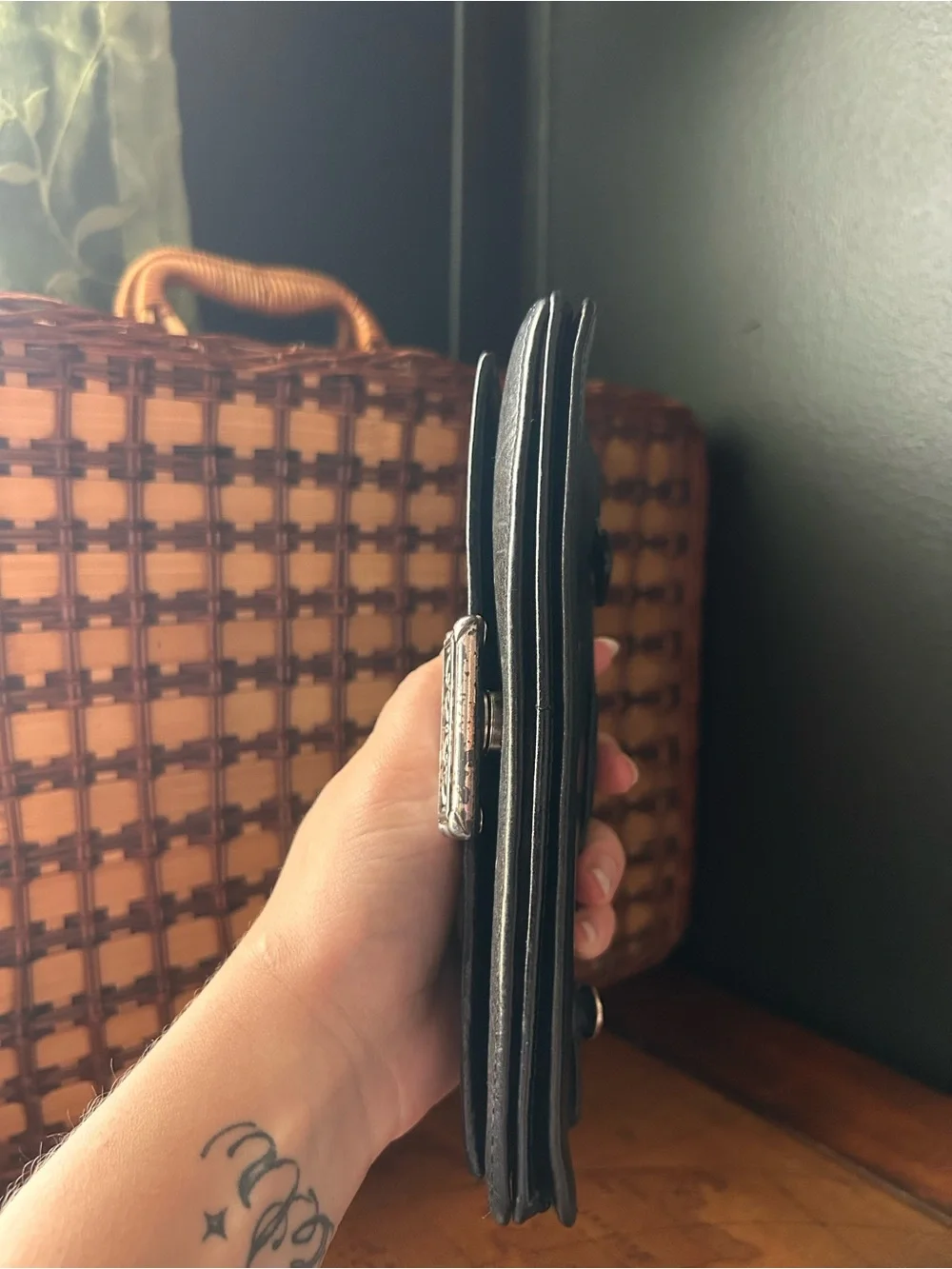 vintage Brighton croc-embossed black leather crossbody wallet - Picture 15 of 16